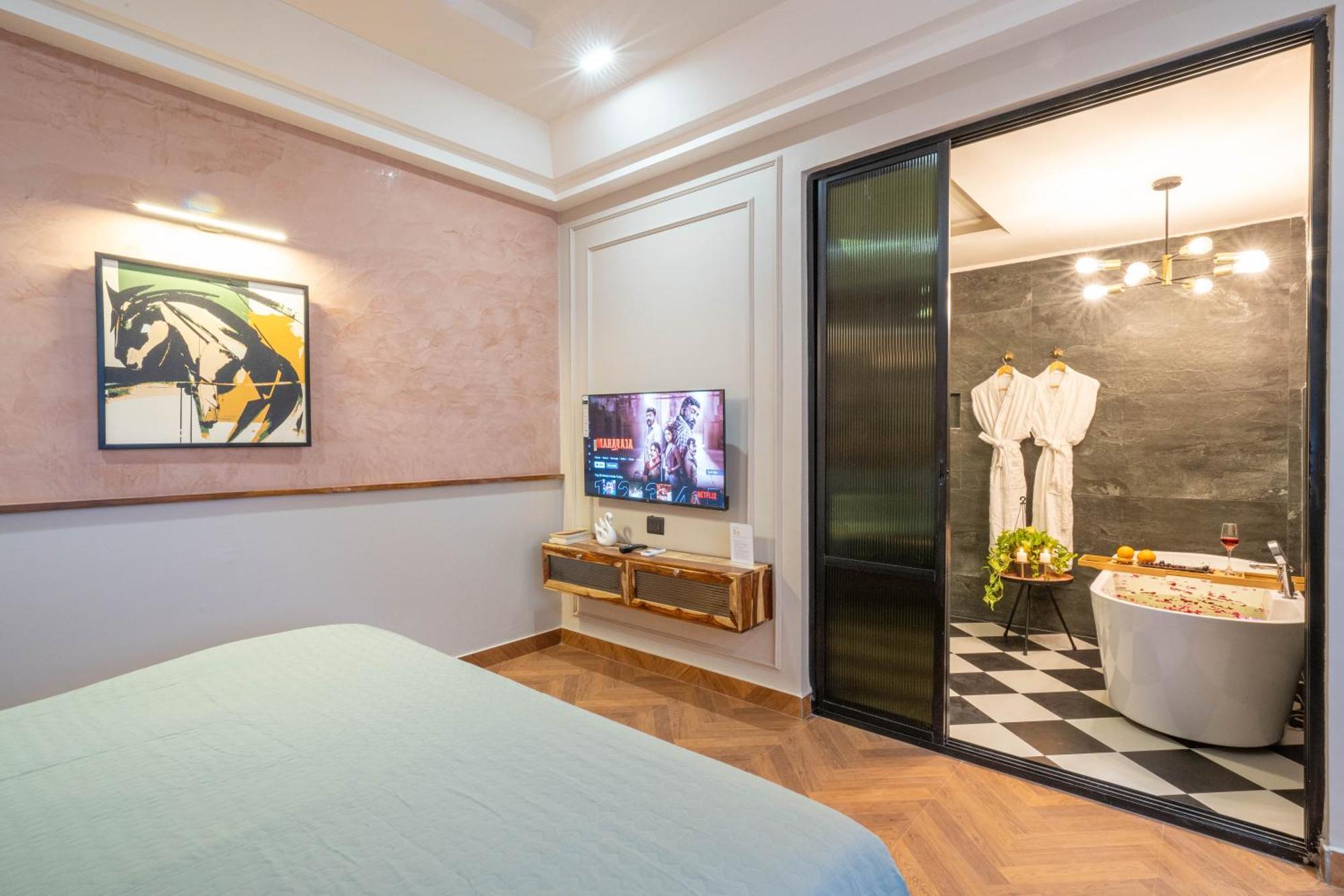 Boutique Hotel By One Tree Гургаон Екстериор снимка